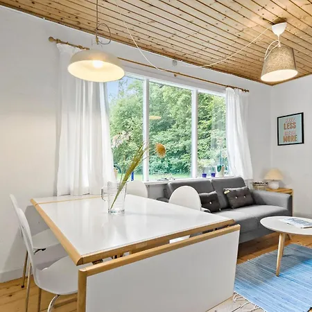 3 Bedroom Amazing In Semesterbostad *