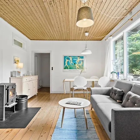 3 Bedroom Amazing In Semesterbostad
